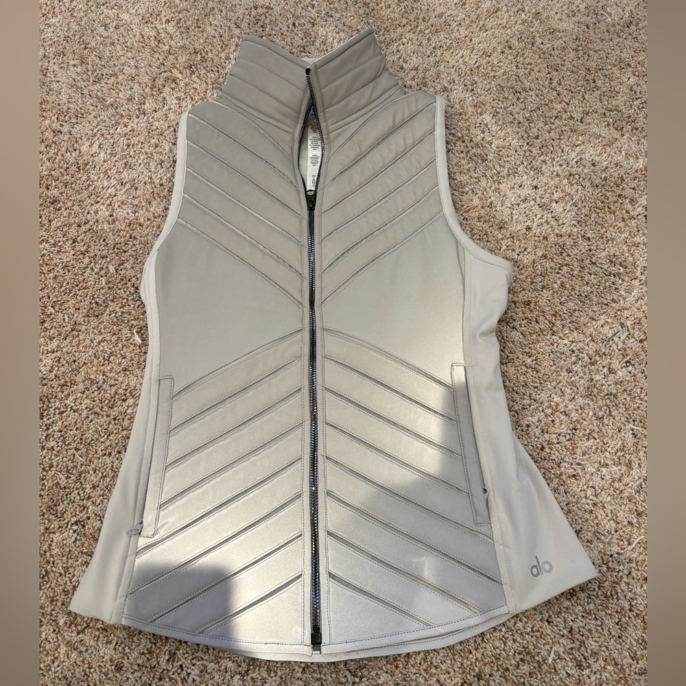 Alo XS sliver reflective Quilted Zip-Up Vest  gray